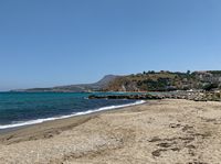 La ville de Vryssès en Crète. Le site de l'ancien Castel del Apicorno (auteur Benoît Prieur). Cliquer pour agrandir l'image.