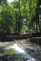 La ville de Vryssès en Crète. Le confluent des rivières à Vryses. Cliquer pour agrandir l'image.