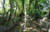 La ville de Vryssès en Crète. Le confluent des rivières à Vryses. Cliquer pour agrandir l'image.