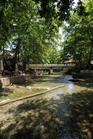 La ville de Vryssès en Crète. Le pont au confluent des rivières à Vryses. Cliquer pour agrandir l'image.