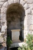 De tempel van Xenophon van Asclépiéion van Kos (auteur reini68). Klikken om het beeld te vergroten in Flickr (nieuwe tab).