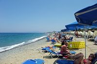 Het strand van Psalidi aan Kos (auteur losangeles1947). Klikken om het beeld te vergroten in Flickr (nieuwe tab).