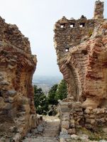 De hoofddeur van het kasteel van Paléo Pyli op het eiland Kos (auteur giorgos-nes-7). Klikken om het beeld te vergroten in Flickr (nieuwe tab).