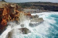 Le village d’Adélé en Crète. La plage de Spilies (auteur Anna Auer). Cliquer pour agrandir l'image dans Panoramio (nouvel onglet).