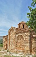 Le village de Kalyvès en Crète. L'ancienne église Notre-Dame Zerviotissa à Stylos (auteur Ivan Medvedev). Cliquer pour agrandir l'image dans Panoramio (nouvel onglet).