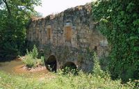 Le village de Kalyvès en Crète. Un moulin vénitien sur la rivière Kyliaris près de Stylos (auteur Marianna Angelaki). Cliquer pour agrandir l'image dans Panoramio (nouvel onglet).