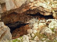 Le village de Zakros en Crète. La grotte de Pelekita (auteur Andrew J). Cliquer pour agrandir l'image dans Panoramio (nouvel onglet).