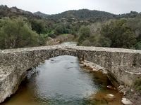 La ville d’Agia Fotini en Crète. Pont ancien sur le fleuve Platys près d'Agia Paraskevi. Cliquer pour agrandir l'image dans Panoramio (nouvel onglet).