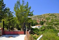 La ville de Gazi en Crète. Entrée du monastère de Savvathiana (auteur Matt). Cliquer pour agrandir l'image dans Panoramio (nouvel onglet).