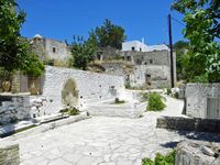 La côte sud de la commune d’Iérapétra en Crète. La fontaine de Kato Vrysi du village d'Anatoli (auteur Natalia Mihailovic). Cliquer pour agrandir l'image dans Panoramio (nouvel onglet).