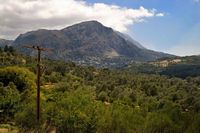 La ville de Spili en Crète. Le mont Xiron. Cliquer pour agrandir l'image dans Panoramio (nouvel onglet).