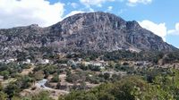 La ville de Spili en Crète. Le mont Vorizi (auteur Dionisis O.). Cliquer pour agrandir l'image dans Panoramio (nouvel onglet).