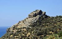 La ville de Viannos en Crète. La montagne Kerato à Keratokampos (auteur Maria Giakoumakis). Cliquer pour agrandir l'image dans Panoramio (nouvel onglet).