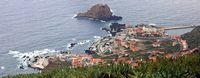 Le village de Santa à Madère. Porto Moniz depuis le belvédère de Santa. Cliquer pour agrandir l'image.