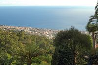 Funchal seen of the Tropical Garden of Assembles De luxe hotel. Cliquer pour agrandir l'image.