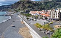 La ville de Ribeira Brava à Madère. Côte. Cliquer pour agrandir l'image.