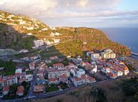 La ville de Ribeira Brava à Madère. Cliquer pour agrandir l'image.