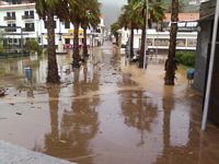 La ville de Ribeira Brava à Madère. Inondation du 21 février 2010. Cliquer pour agrandir l'image.