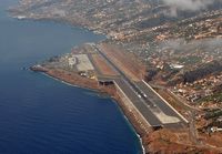 La ville de Santa Cruz à Madère. Aéroport Santa Catarina. Cliquer pour agrandir l'image.