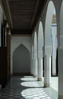 Le palais de la Bahia à Marrakech au Maroc. Galerie de la petite cour du palais de la Bahia. Cliquer pour agrandir l'image dans Adobe Stock (nouvel onglet).