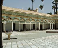 Le palais de la Bahia à Marrakech au Maroc. Grande cour du palais de la Bahia. Cliquer pour agrandir l'image dans Adobe Stock (nouvel onglet).