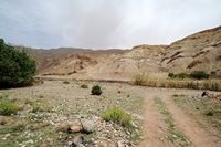 Le village de Tasga au Maroc. Vallée de l'oued asséché à Tasga. Cliquer pour agrandir l'image dans Adobe Stock (nouvel onglet).