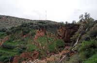 La ville de Demnate au Maroc. Pont naturel d'imi n'fri. Cliquer pour agrandir l'image.