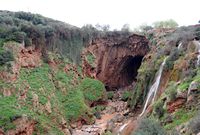 La ville de Demnate au Maroc. Pont naturel d'imi n'fri. Cliquer pour agrandir l'image.