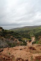 La ville de Demnate au Maroc. Oued mehasseur, pont naturel d'imi n'fri. Cliquer pour agrandir l'image.