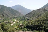 La ville d'Oukaïmeden au Maroc. Vallée de l'Ourika vers Agsarane. Cliquer pour agrandir l'image.