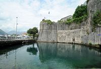 Les fortifications de Kotor au Monténégro. Porte du sud. Cliquer pour agrandir l'image dans Adobe Stock (nouvel onglet).