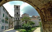 La ville close de Kotor au Monténégro. Église collégiale Sainte-Marie. Cliquer pour agrandir l'image.